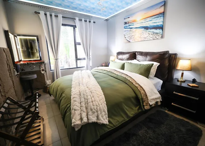 Heated Pool Luxury Retreat - 7 Min From Or Tambo